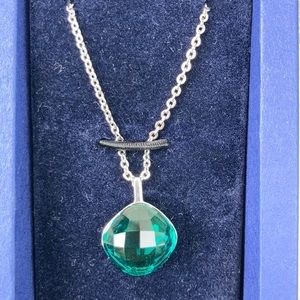 Lea Emerald Pendant